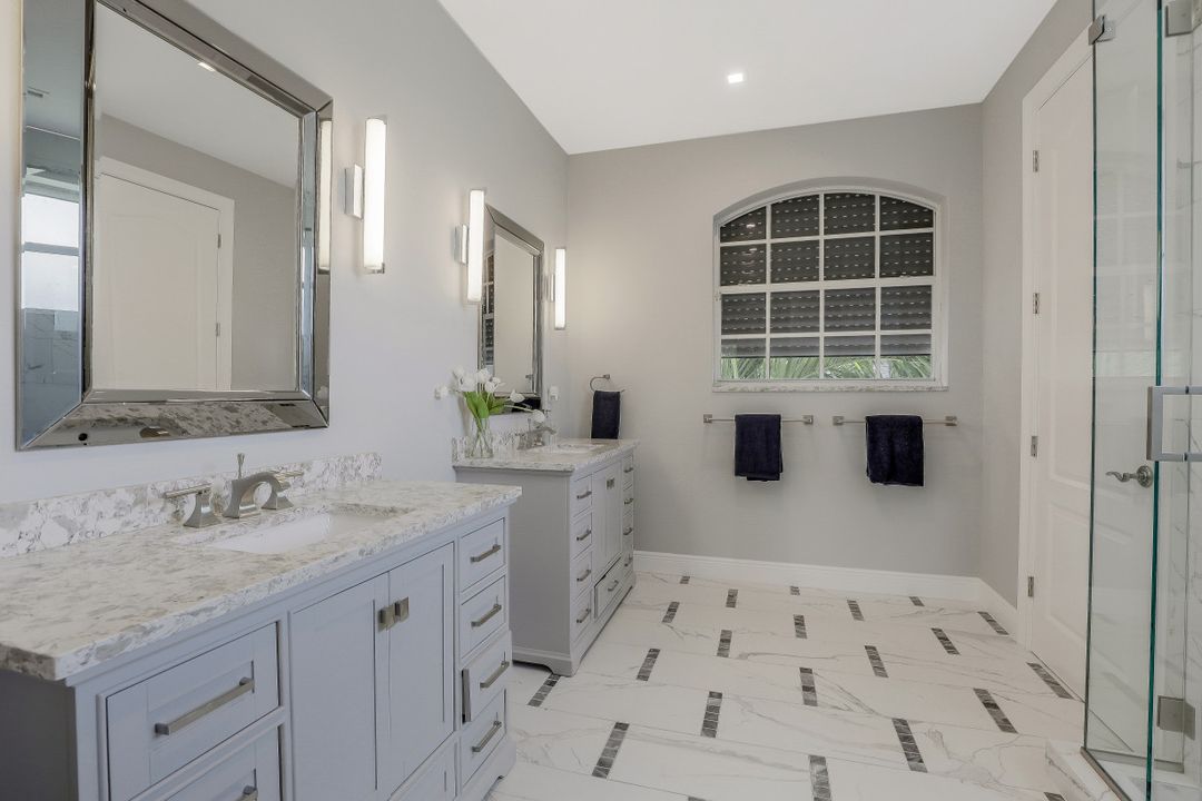 5645 Spanish Oaks Ln, Naples, FL 34119