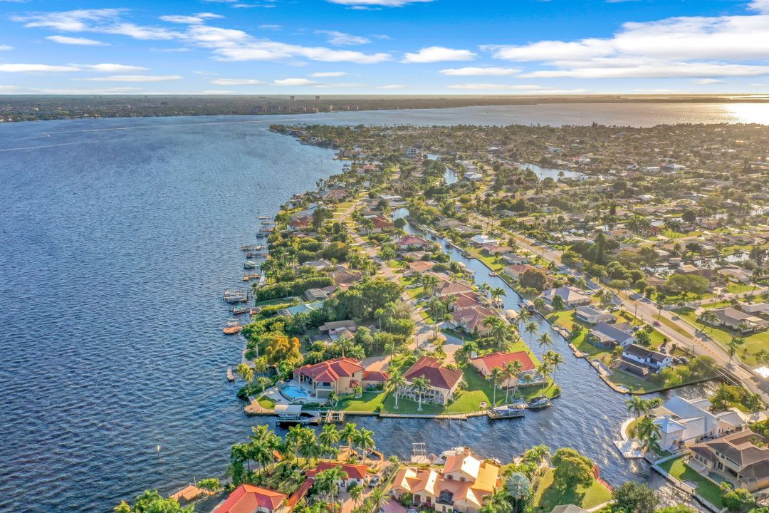 5230 Nautilus Dr, Cape Coral, FL 33904