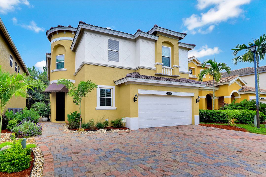 10237 S Silver Palm Dr, Estero, FL 33928