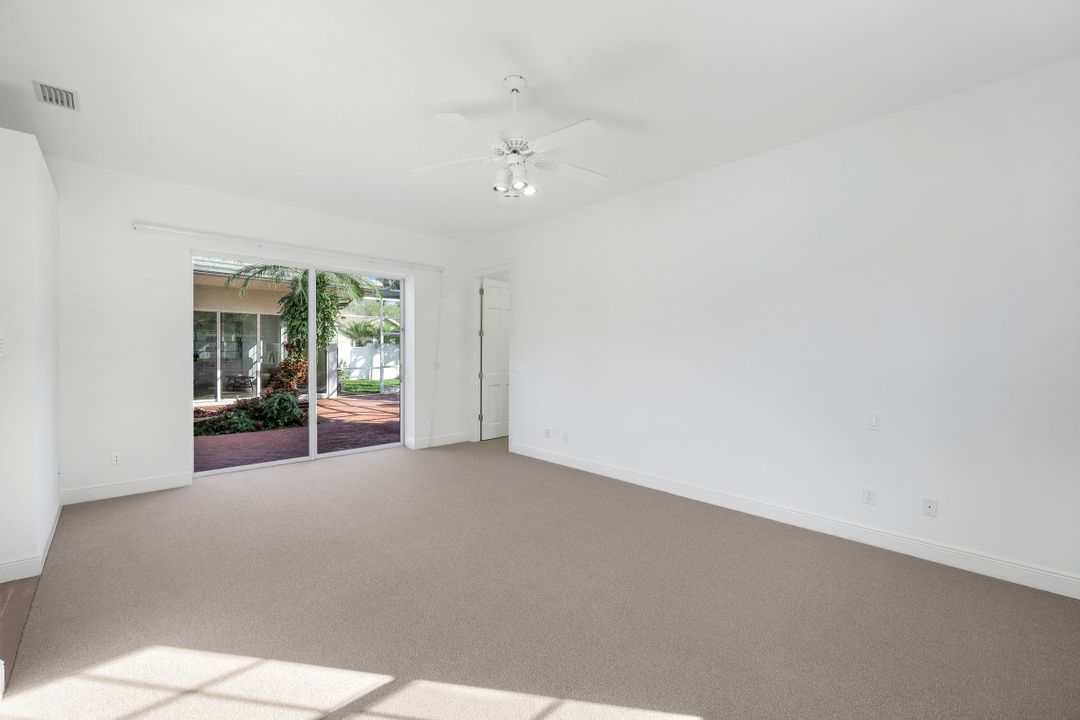 524 Eagle Creek Dr, Naples, FL 34113