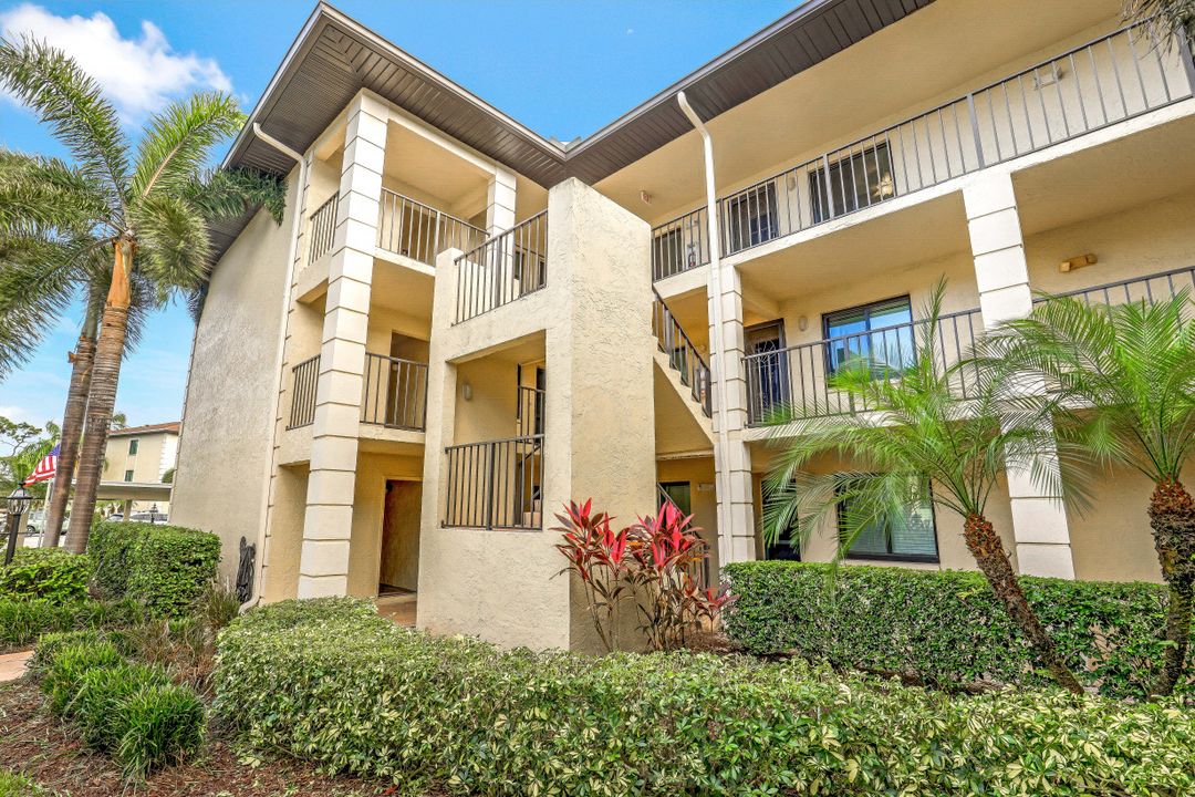 228 Fox Glen Dr APT 3202, Naples, FL 34104