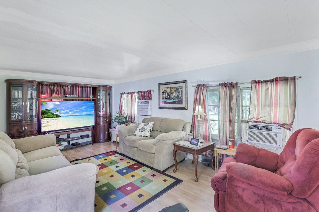 7905 Marx Dr, North Fort Myers, FL 33917