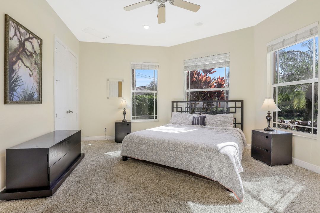 9625 6th St N, Naples, FL 34108