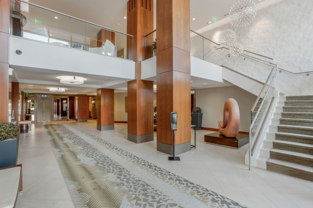 5601 Turtle Bay Dr #203, Naples, FL 34108