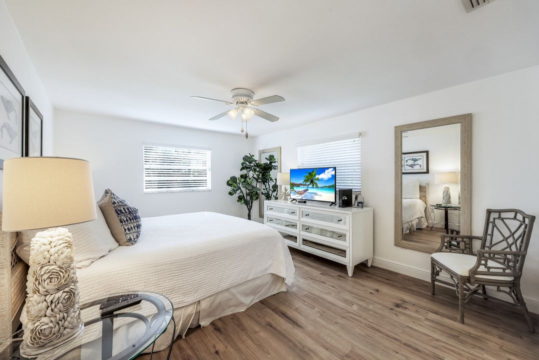 580 105th Ave N, Naples, FL 34108