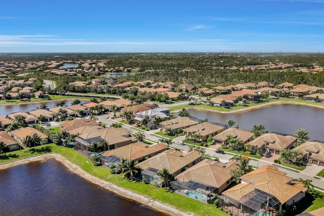 2748 Crystal Way, Naples, FL 34119