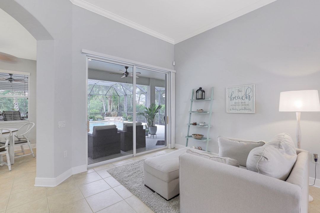 10621 Sir Michaels Pl Dr, Bonita Springs, FL 34135