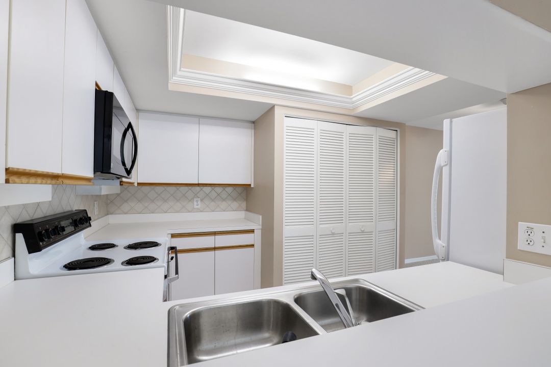 5635 Turtle Bay Dr #12, Naples, FL 34108