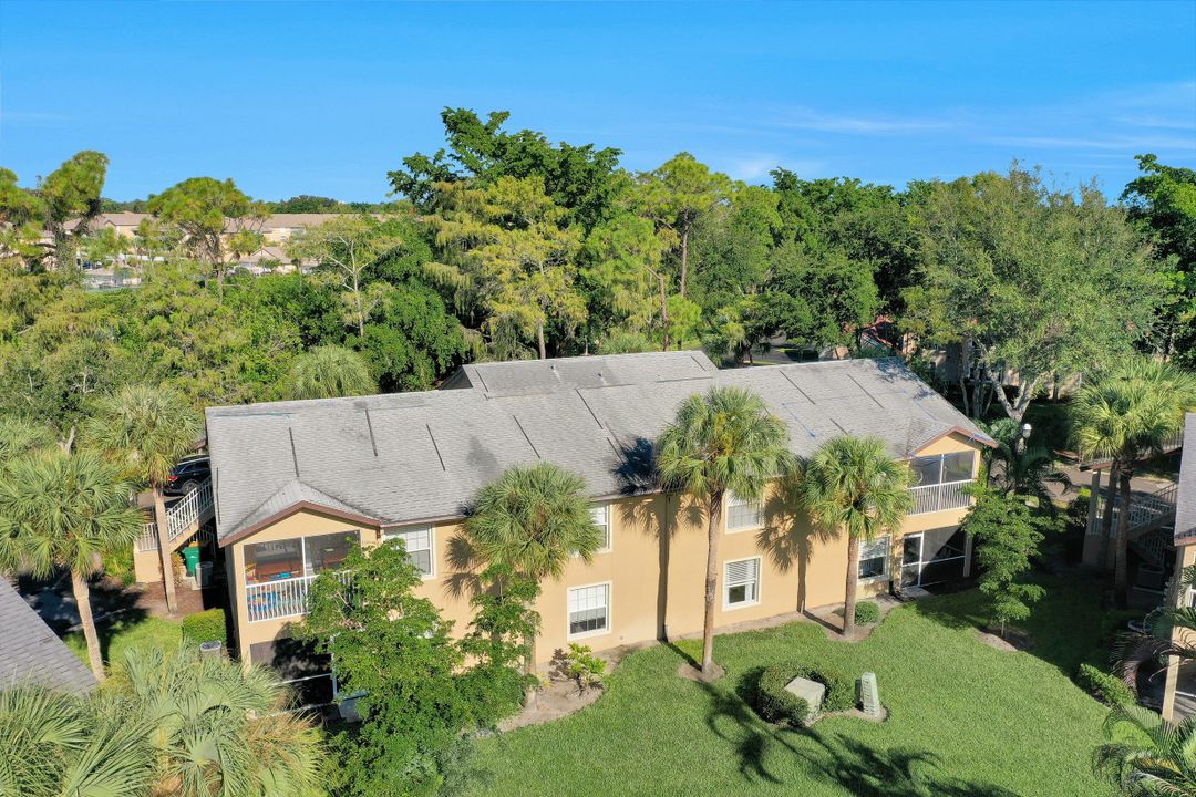 9605 Crescent Garden Dr, Naples, FL 34109