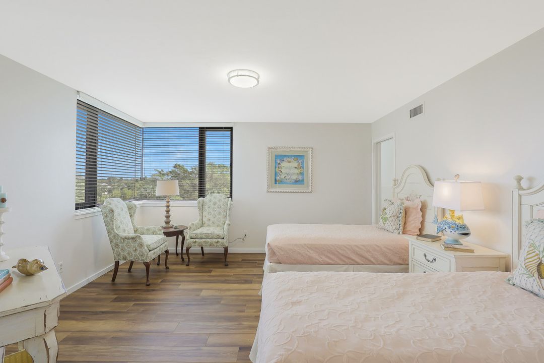 5555 Heron Point Dr #402, Naples, FL 34108