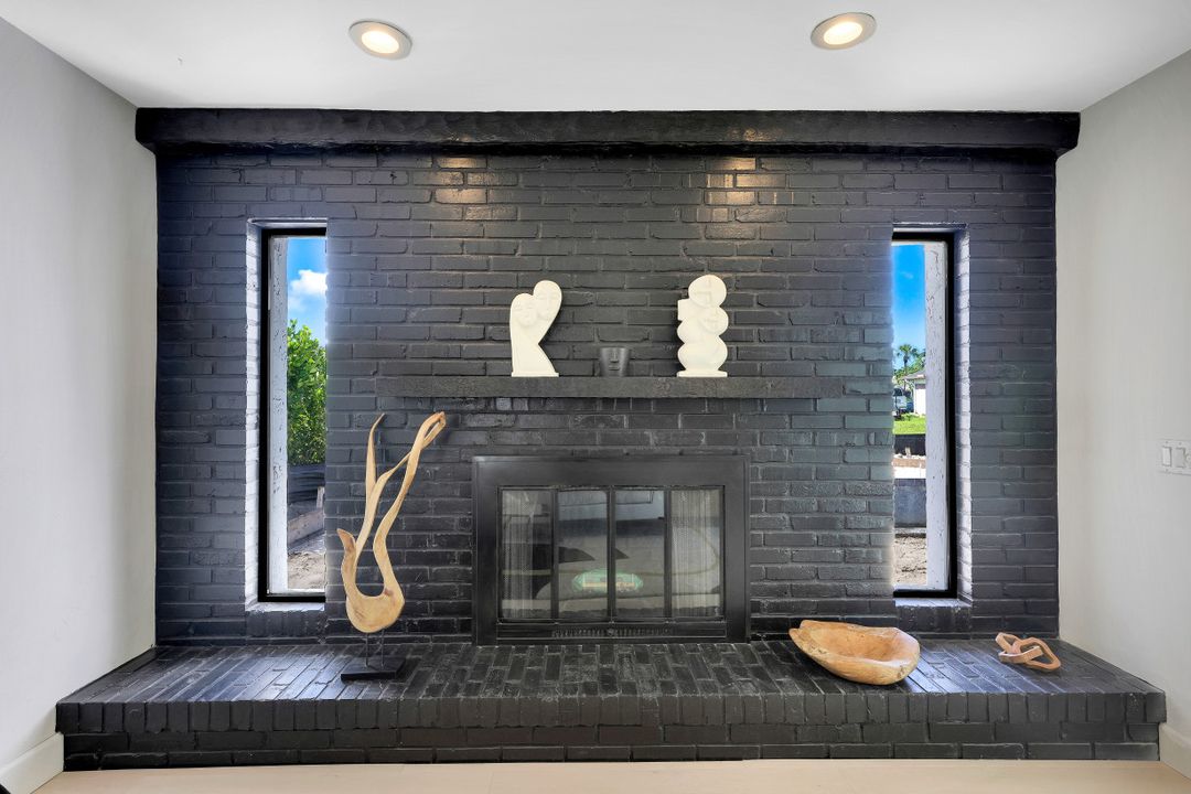 70 Thorncrest Ln, Naples, FL 34113