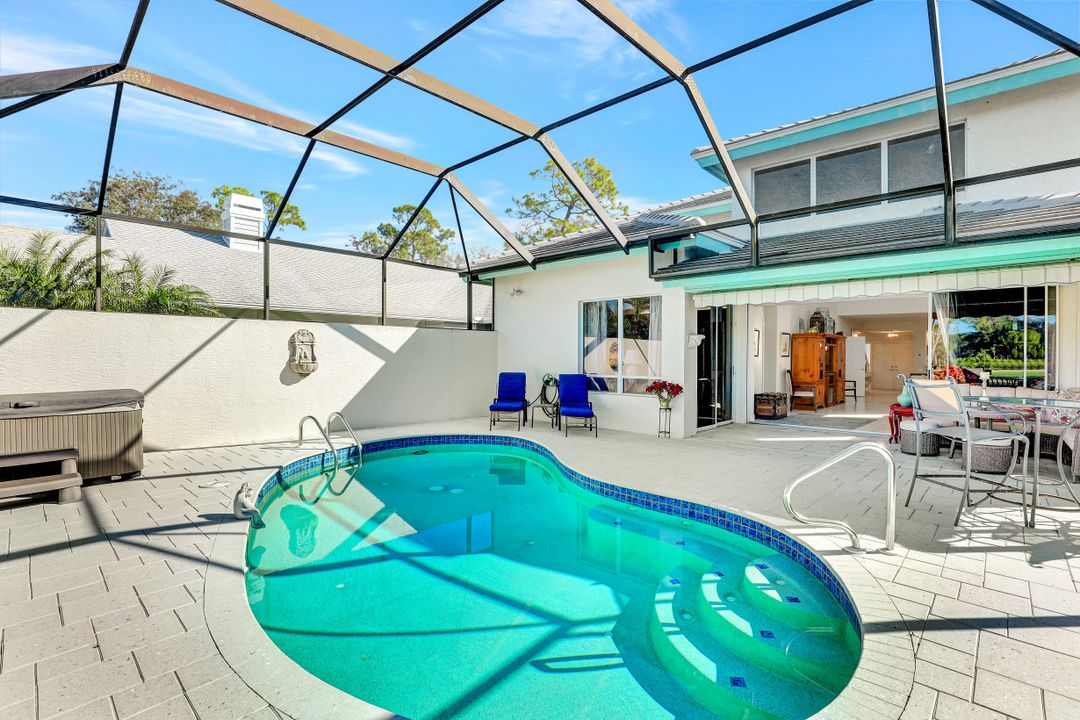 242 Edgemere Way E, Naples, FL 34105