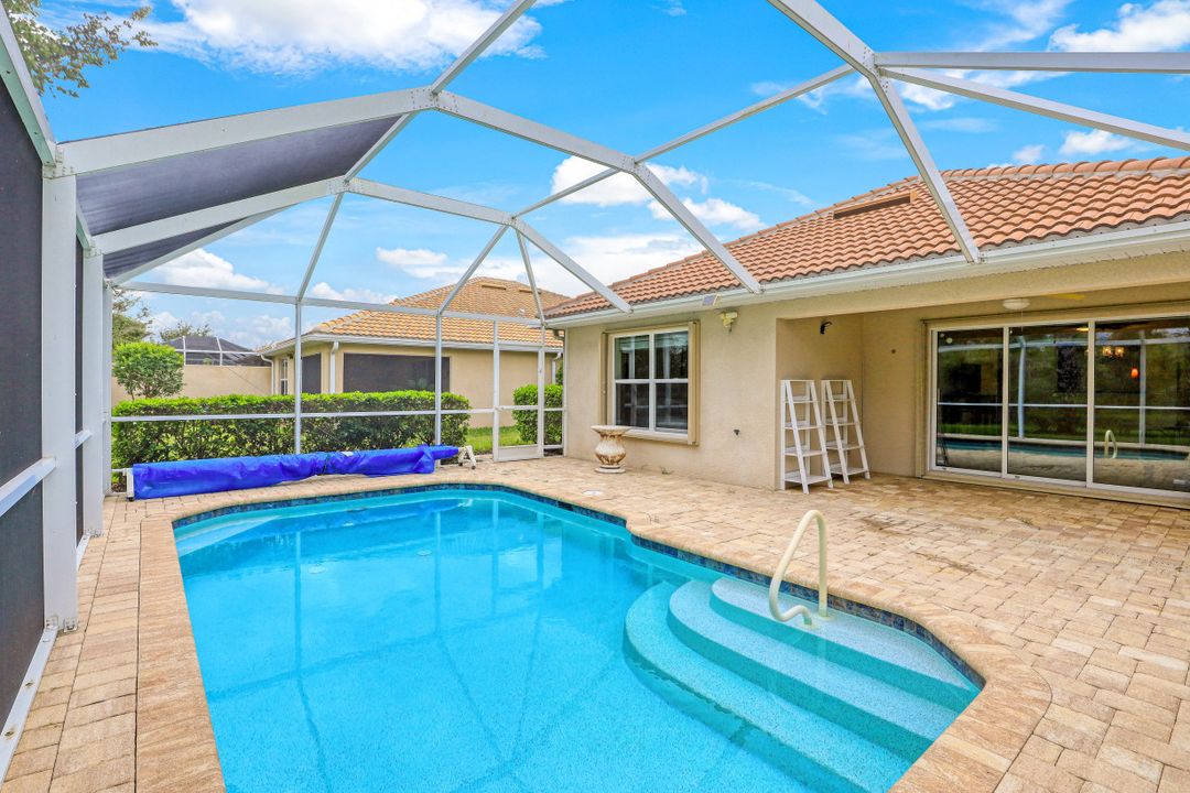 8458 Karina Ct, Naples, FL 34114