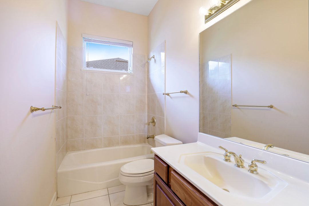 19 Heritage Way, Naples, FL 34110