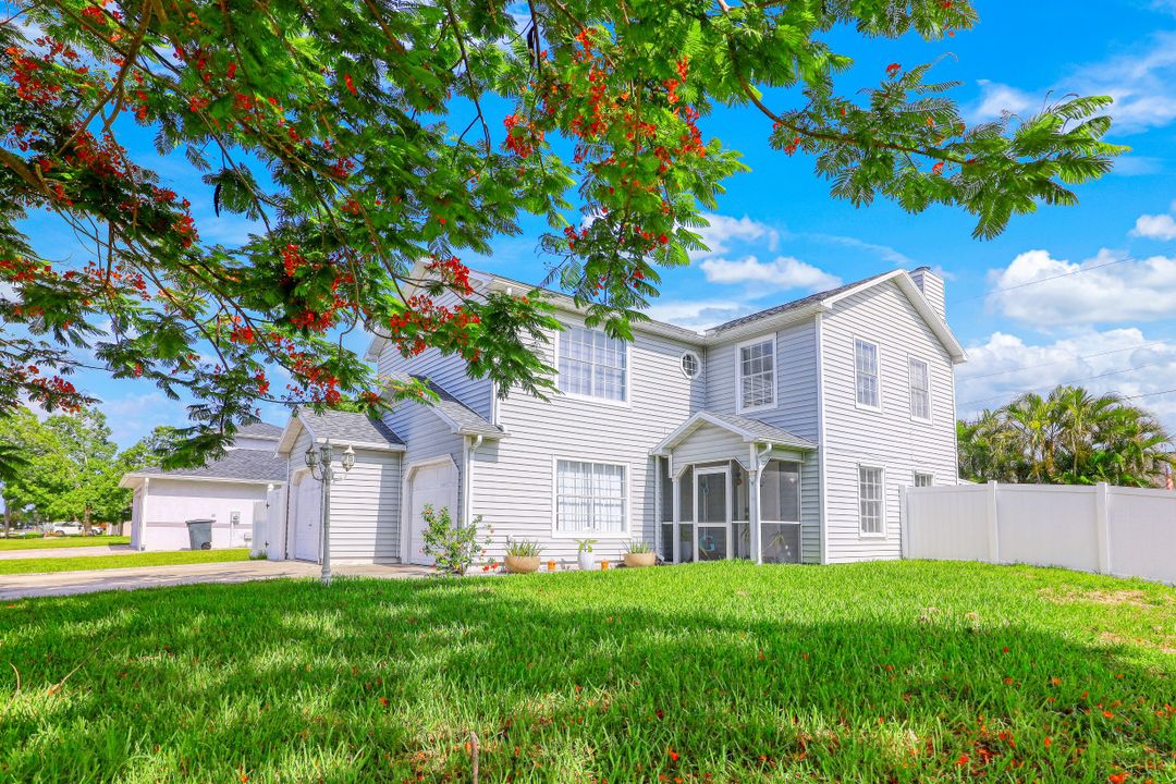 8365 Tahiti Rd, Fort Myers, FL 33967