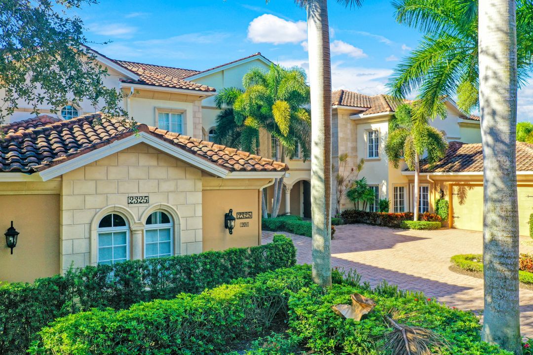 2325 Residence Cir #201, Naples, FL 34105
