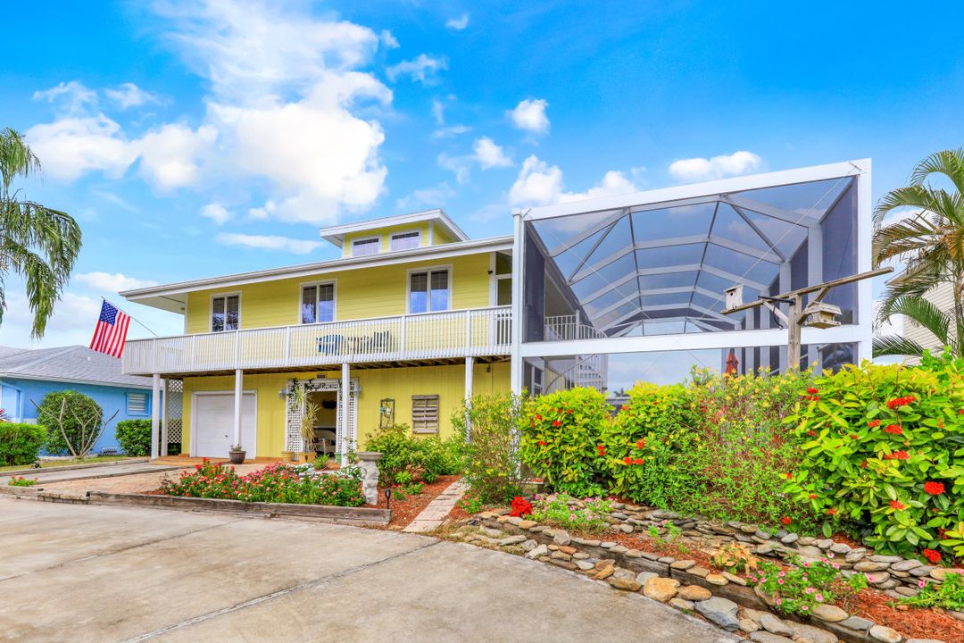 1660 Winterberry Dr, Marco Island, FL 34145