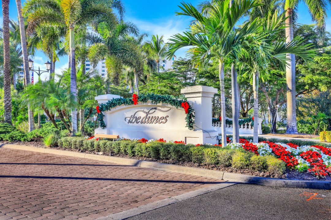 295 Grande Way #905, Naples, FL 34110