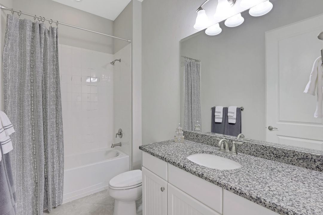 8450 Palacio Terrace W, Naples, FL 34114