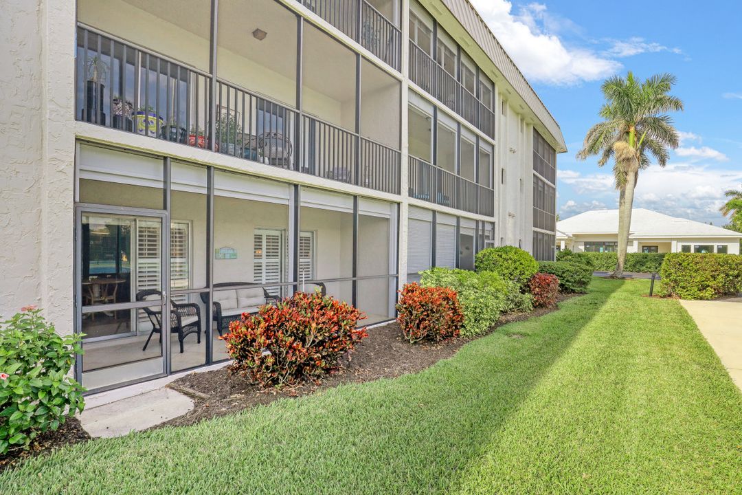 788 Park Shore Dr #H13, Naples, FL 34103