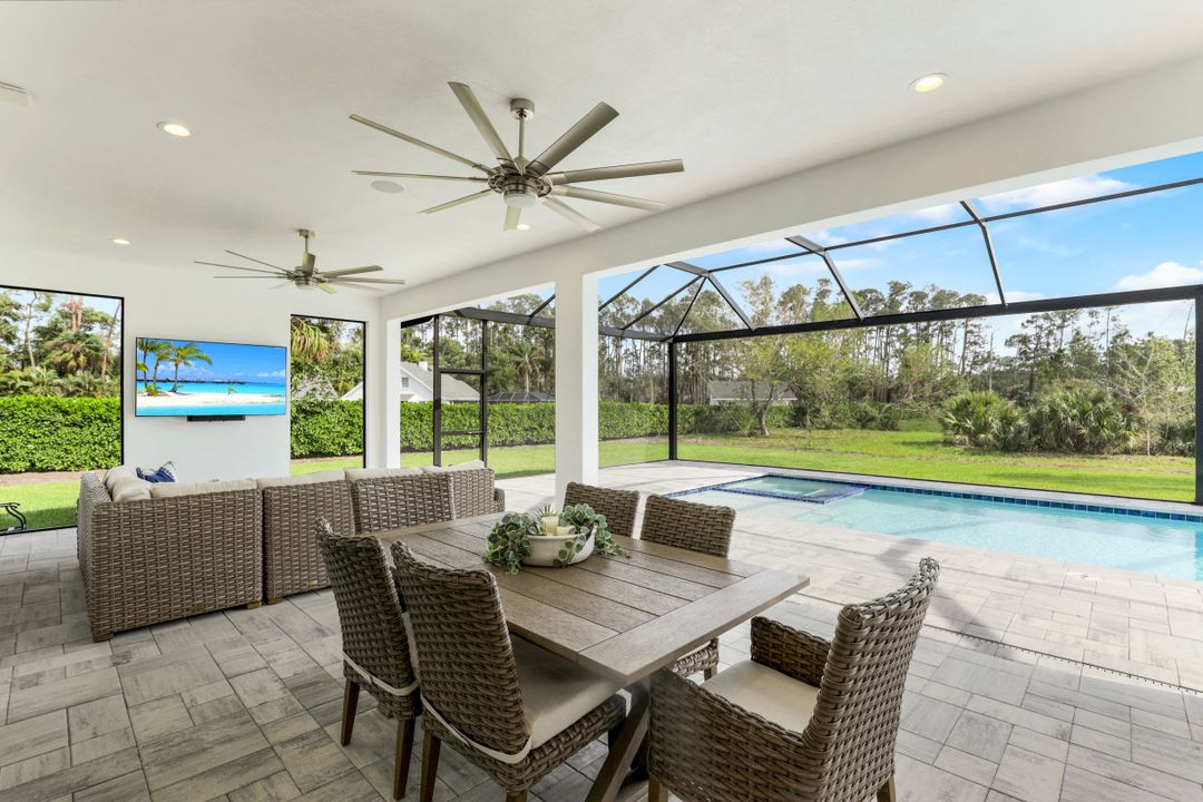 2088 Oakes Blvd, Naples, FL 34119