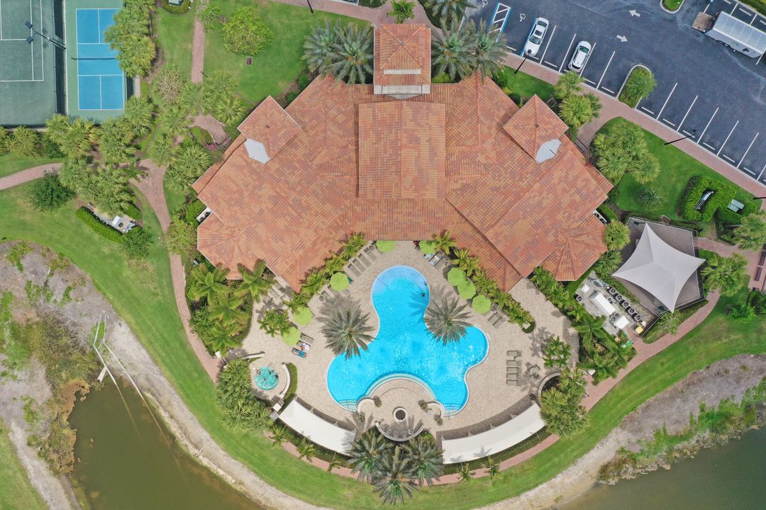 9231 Shadow Oak Ln, Naples, FL 34120