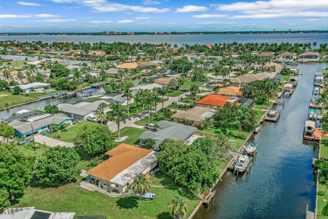 5310 Bayview Ct, Cape Coral, FL 33904