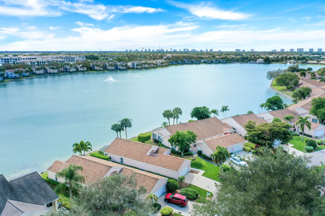 2810 Sailors Way, Naples, FL 34109