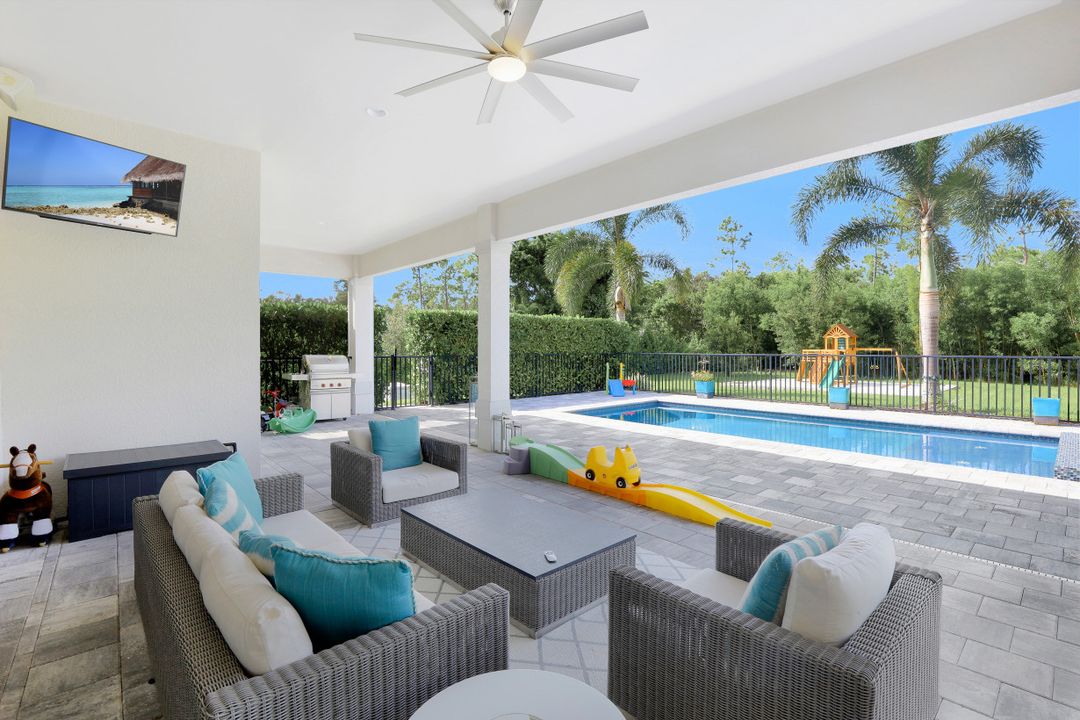 5931 Spanish Oaks Ln, Naples, FL 34119