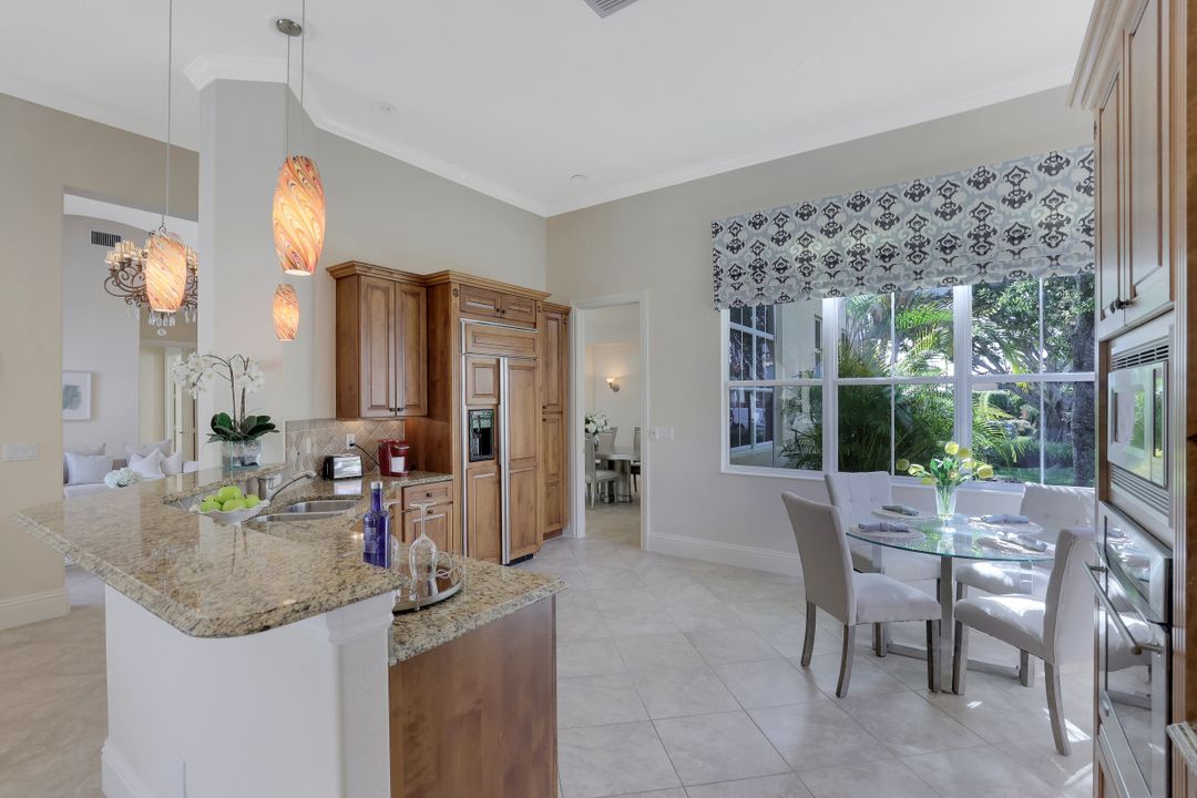 8560 Bellagio Dr, Naples, FL 34114