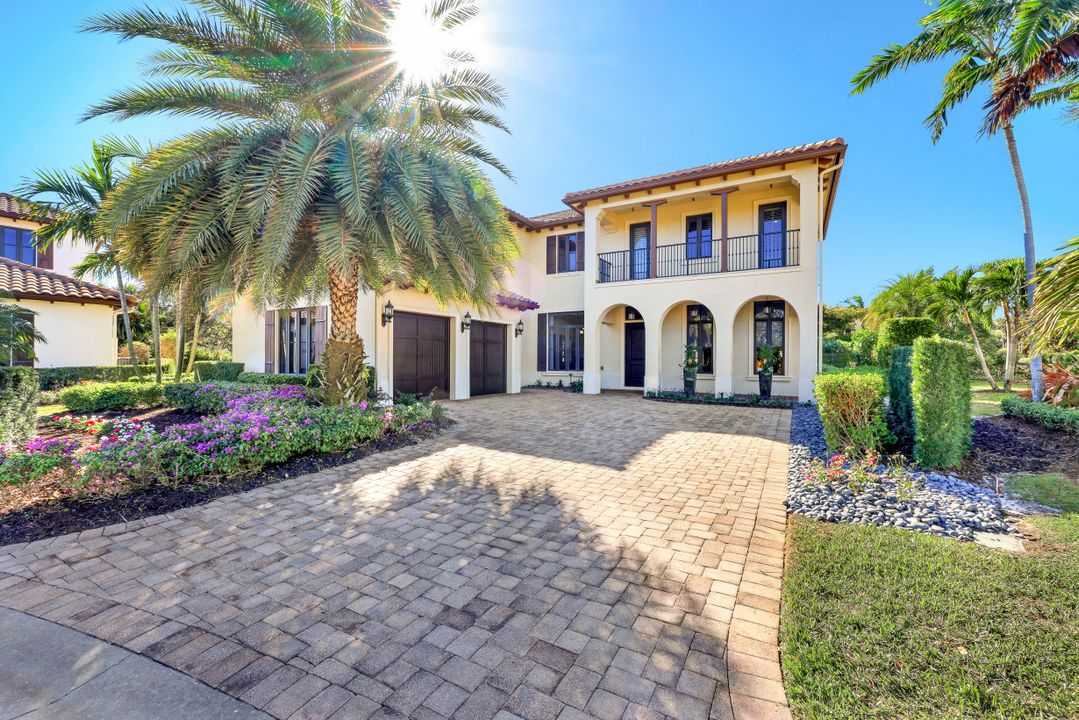 2351 Traditions Ct, Naples, FL 34105