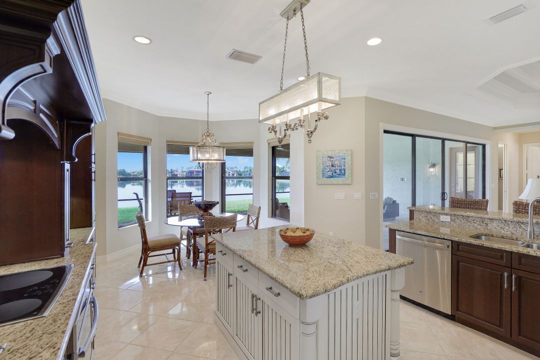 2915 Cinnamon Bay Cir, Naples, FL 34119