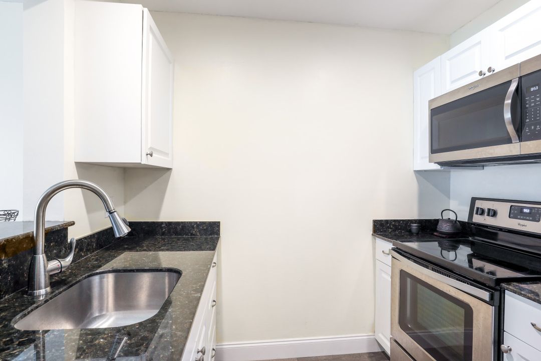 3225 E Riverside Dr #12A, Fort Myers, FL 33916