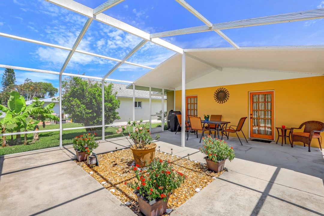 668 93rd Ave N, Naples, FL 34108