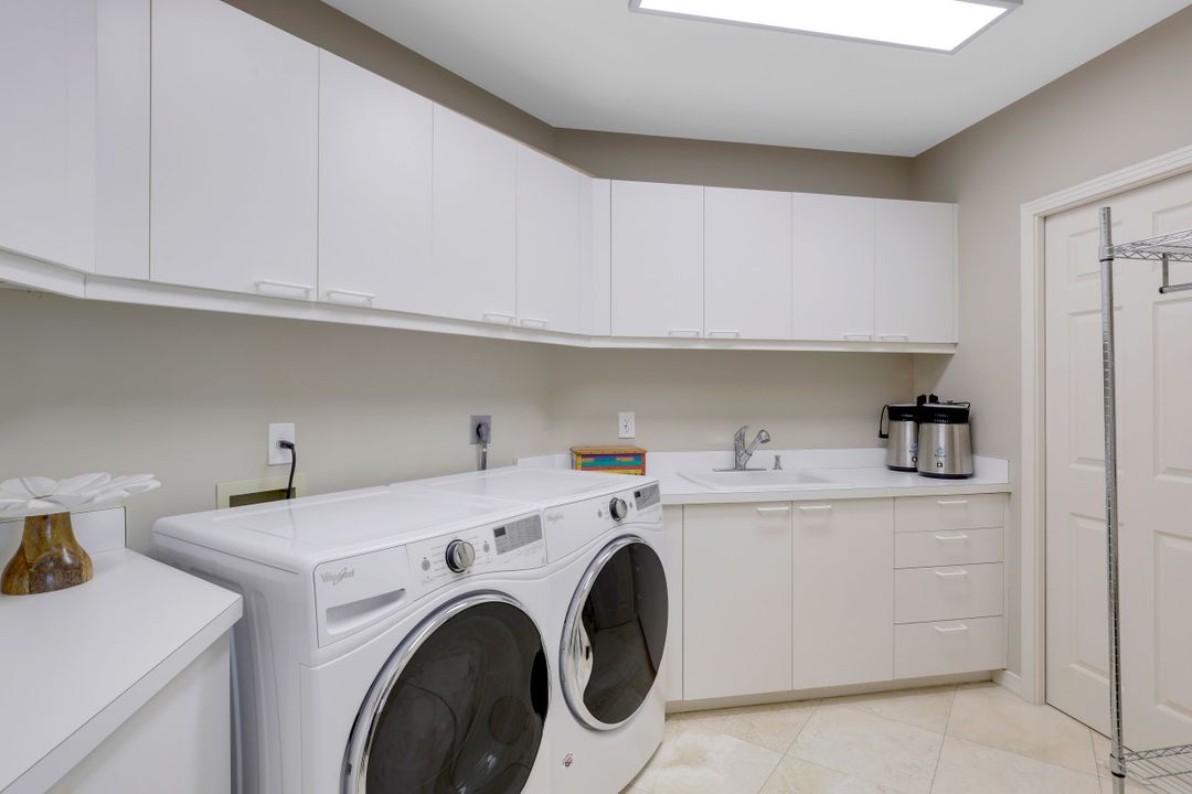 435 Dockside Dr #PH-02, Naples, FL 34110