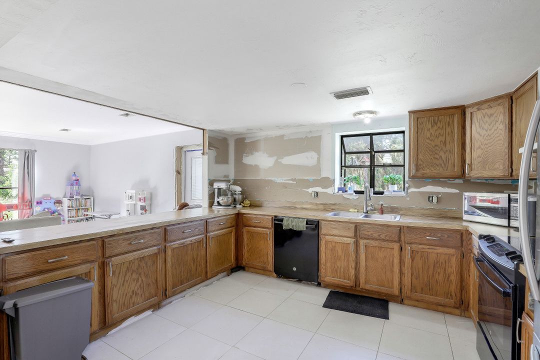 781 11th St SW, Naples, FL 34117