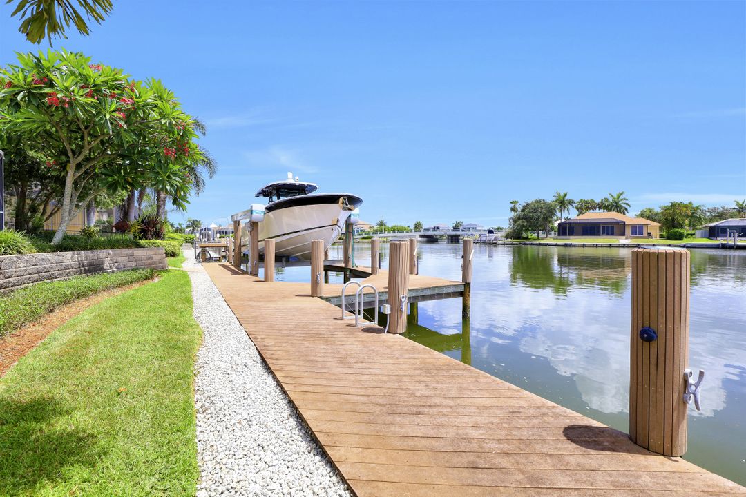 427 Nassau Ct, Marco Island, FL 34145