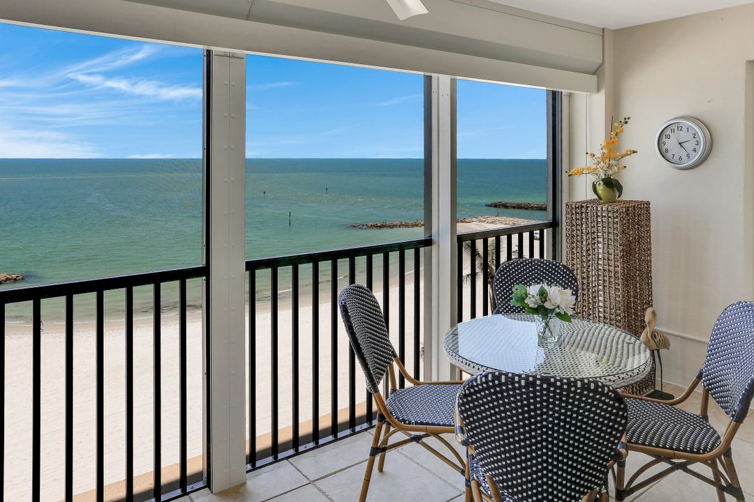 2171 Gulf Shore Blvd N #702, Naples, FL 34102