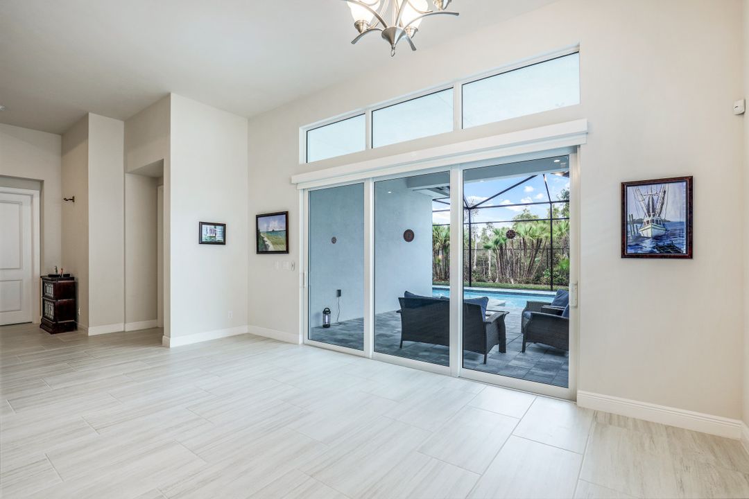 9003 Redonda Dr, Naples, FL 34114