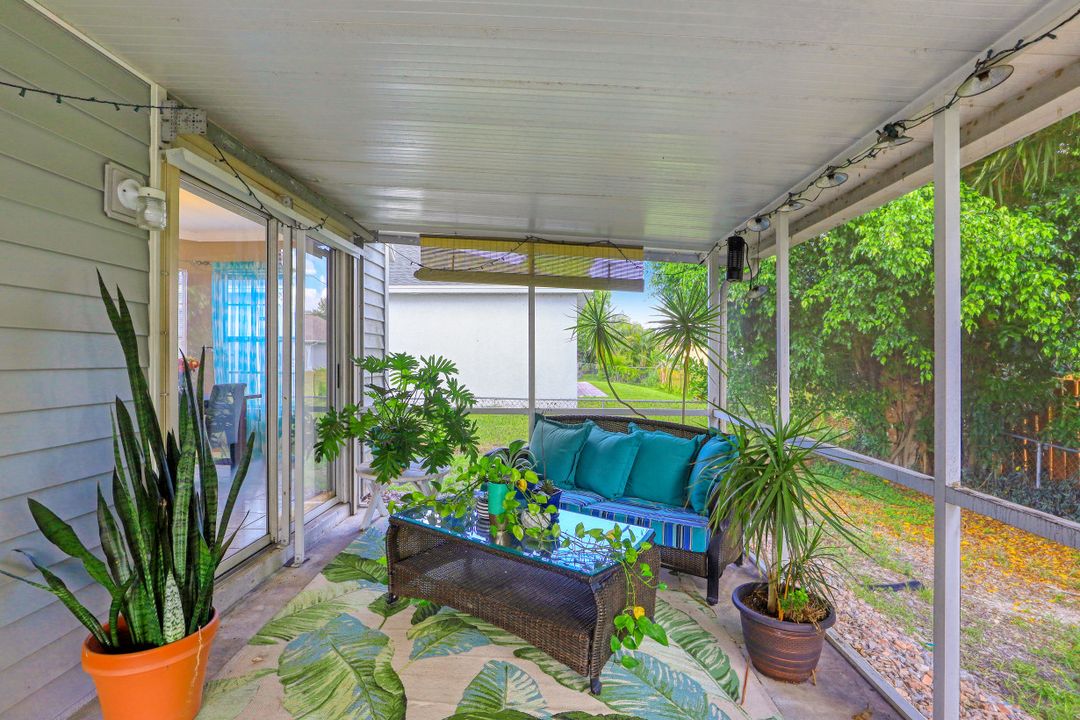 8365 Tahiti Rd, Fort Myers, FL 33967