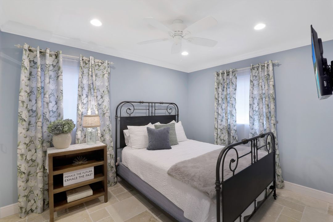 2824 Poinciana St, Naples, FL 34105