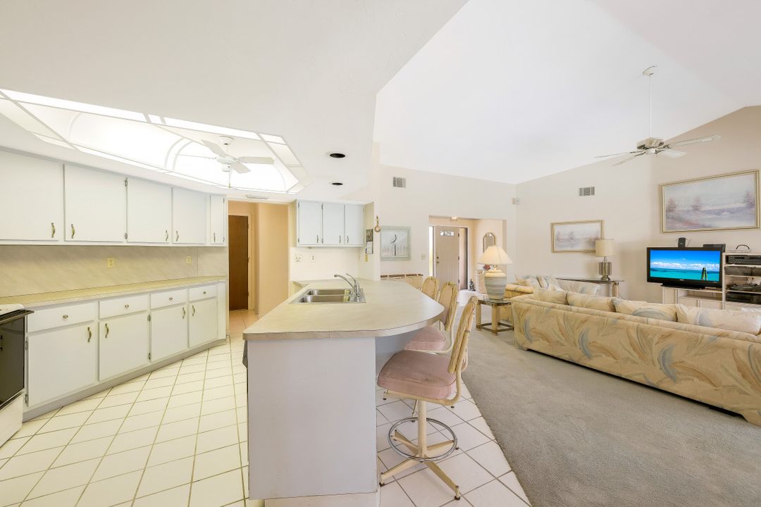 2215 SE 31st St, Cape Coral, FL 33904