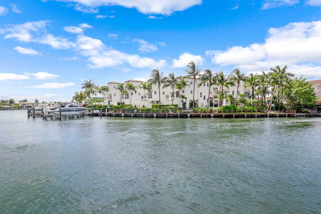 2900 Gulf Shore Blvd N #102, Naples, FL 34103