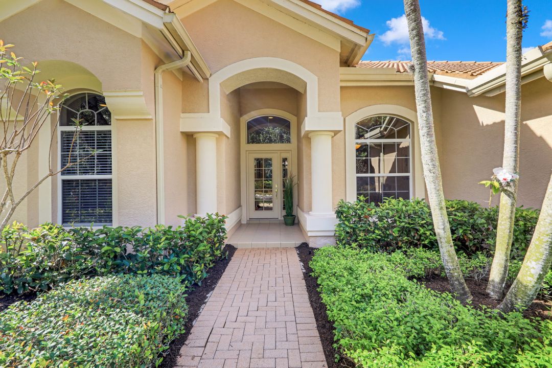 237 Charleston Ct, Naples, FL 34110