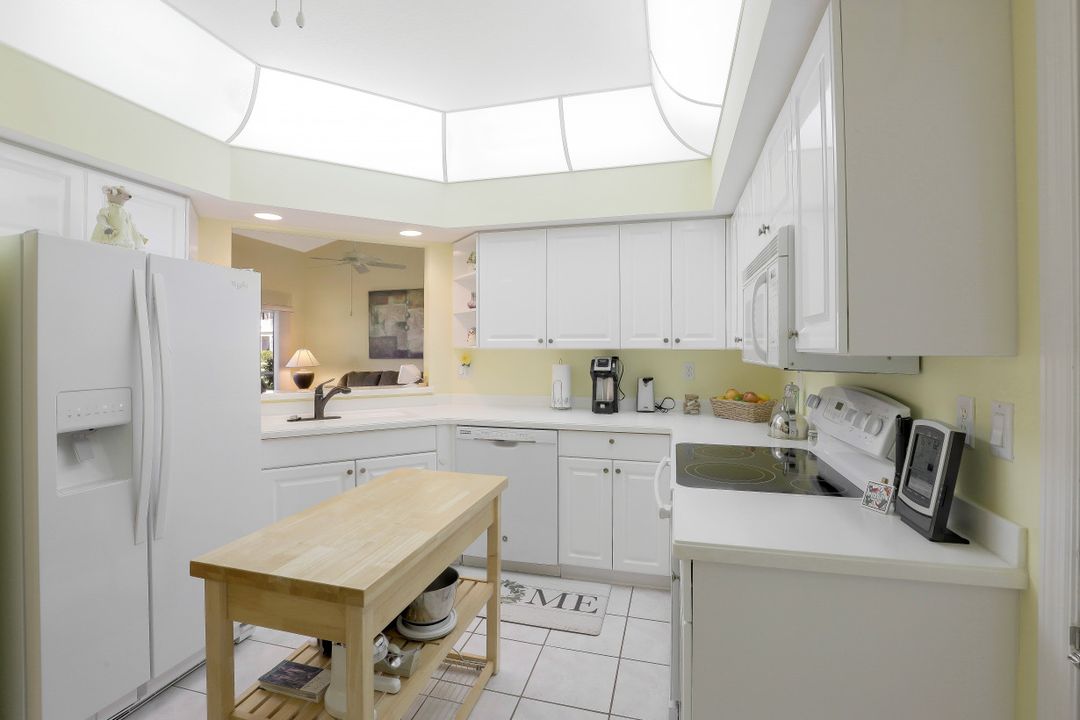 975 Partridge Cir #102, Naples, FL 34104