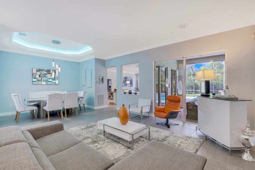 997 Aqua Ln, Fort Myers, FL 33919