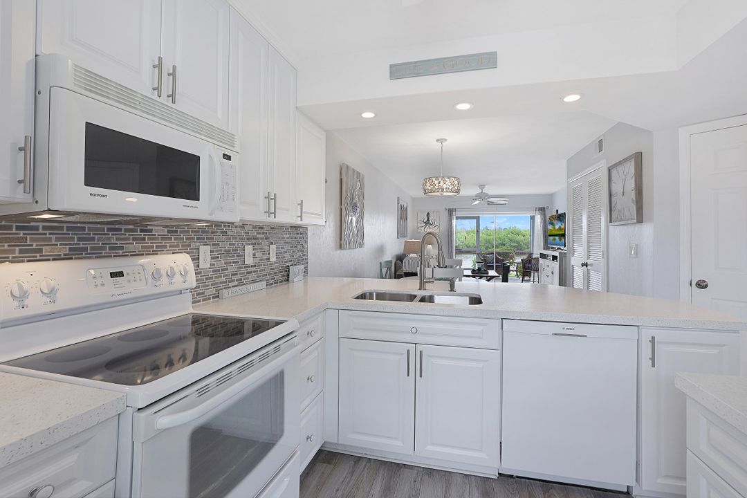 1365 Mainsail Dr #1605, Naples, FL 34114