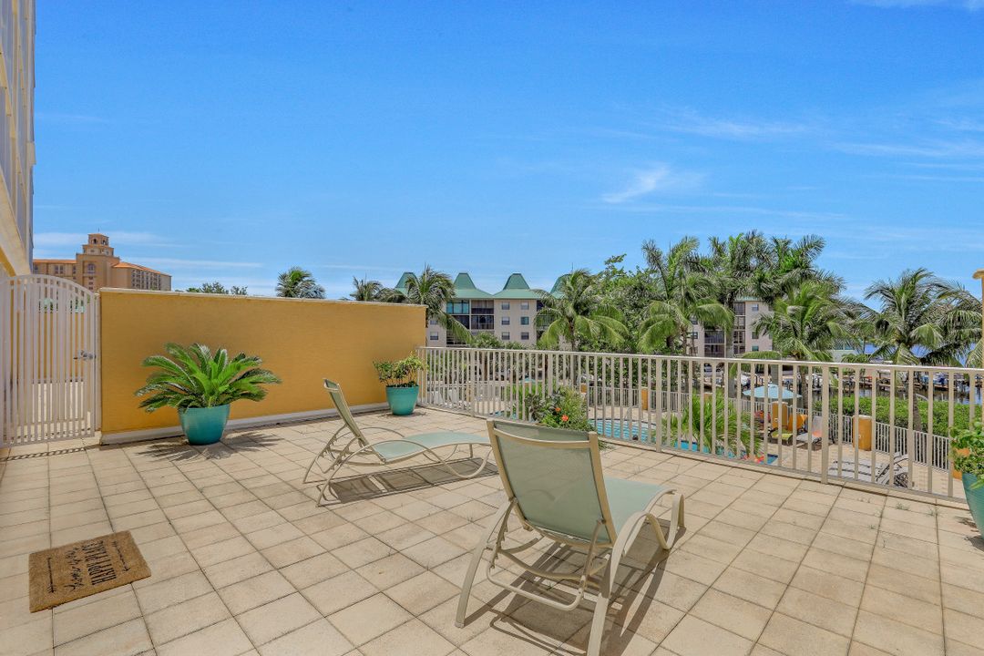 400 Flagship Dr #306, Naples, FL 34108