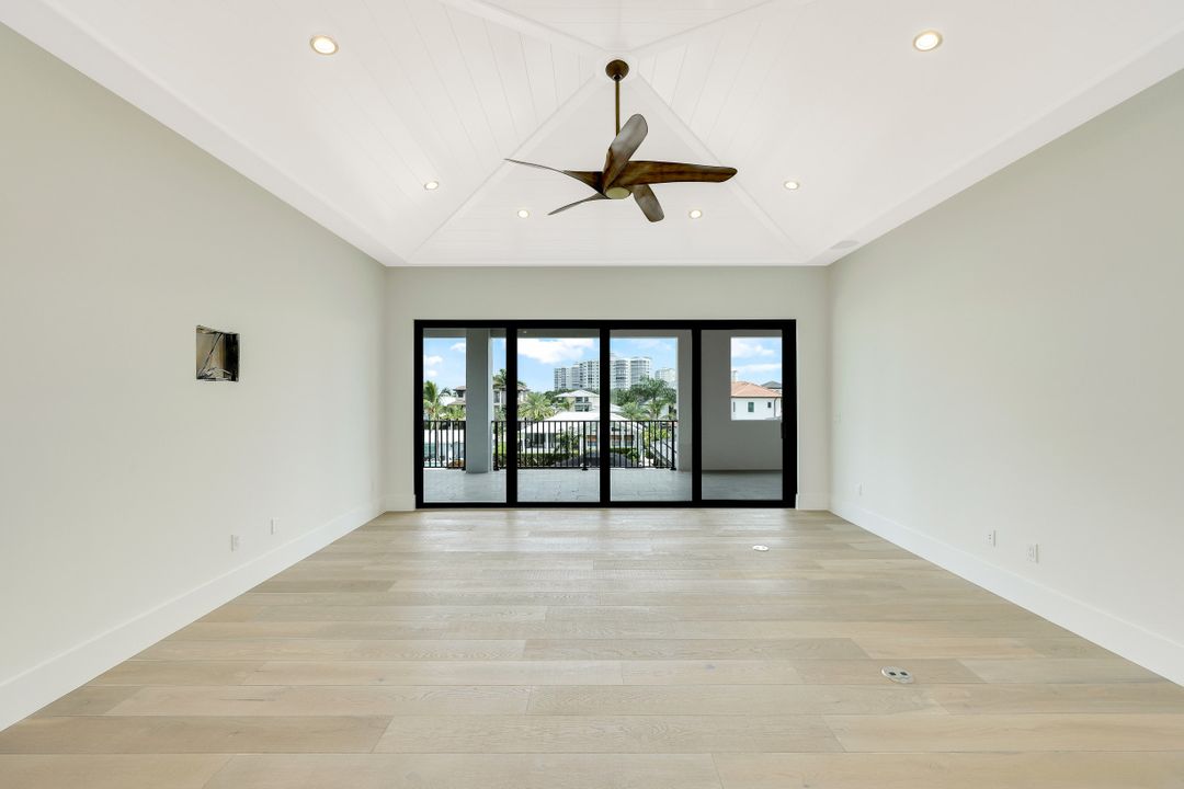 241 Egret Ave, Naples, FL 34108