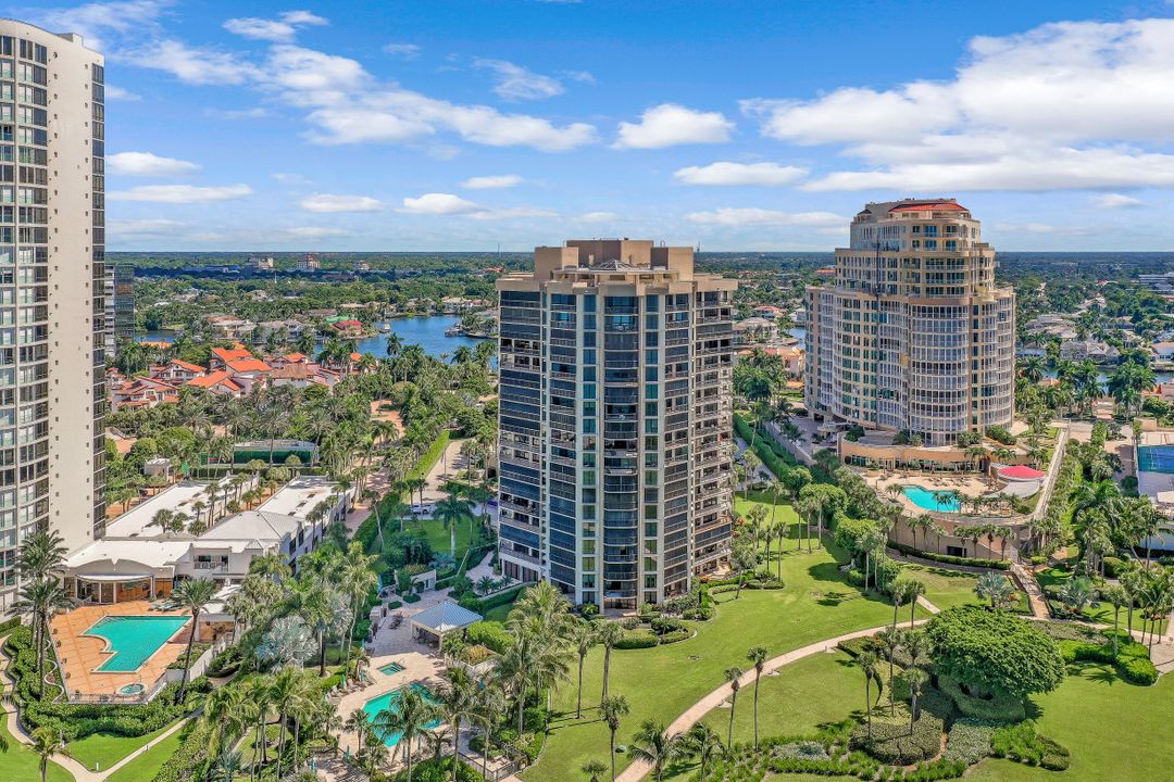 4551 Gulf Shore Blvd N #1003, Naples, FL 34103